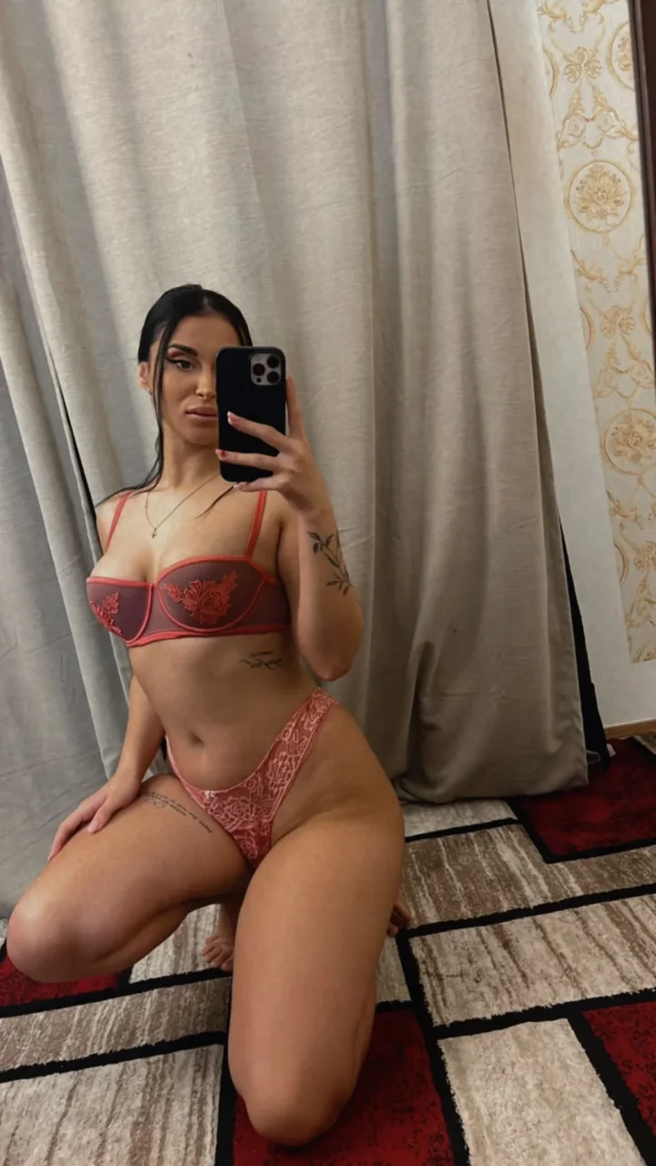 Lauryn photo 2 in Sharjah: 28 years old, european, regular, black hair, 172 cm, 53 kg, C bust