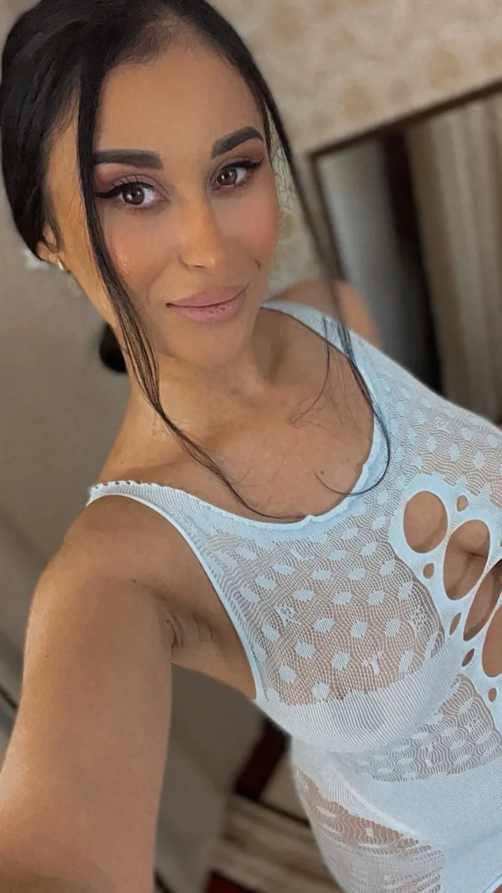 Lauryn photo 4 in Sharjah: 28 years old, european, regular, black hair, 172 cm, 53 kg, C bust