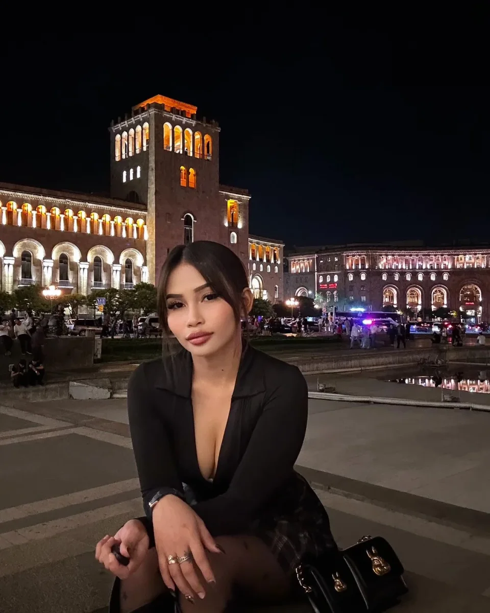 Chelsie photo 10 in Abu Dhabi: 20 years old, asian, slim, black hair, 157 cm, 44 kg, B bust