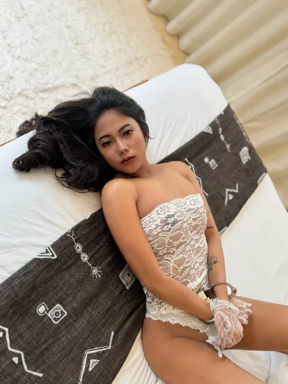 Kristina photo 2 in Dubai: 21 years old, asian, slim, black hair, 160 cm, 48 kg, B bust