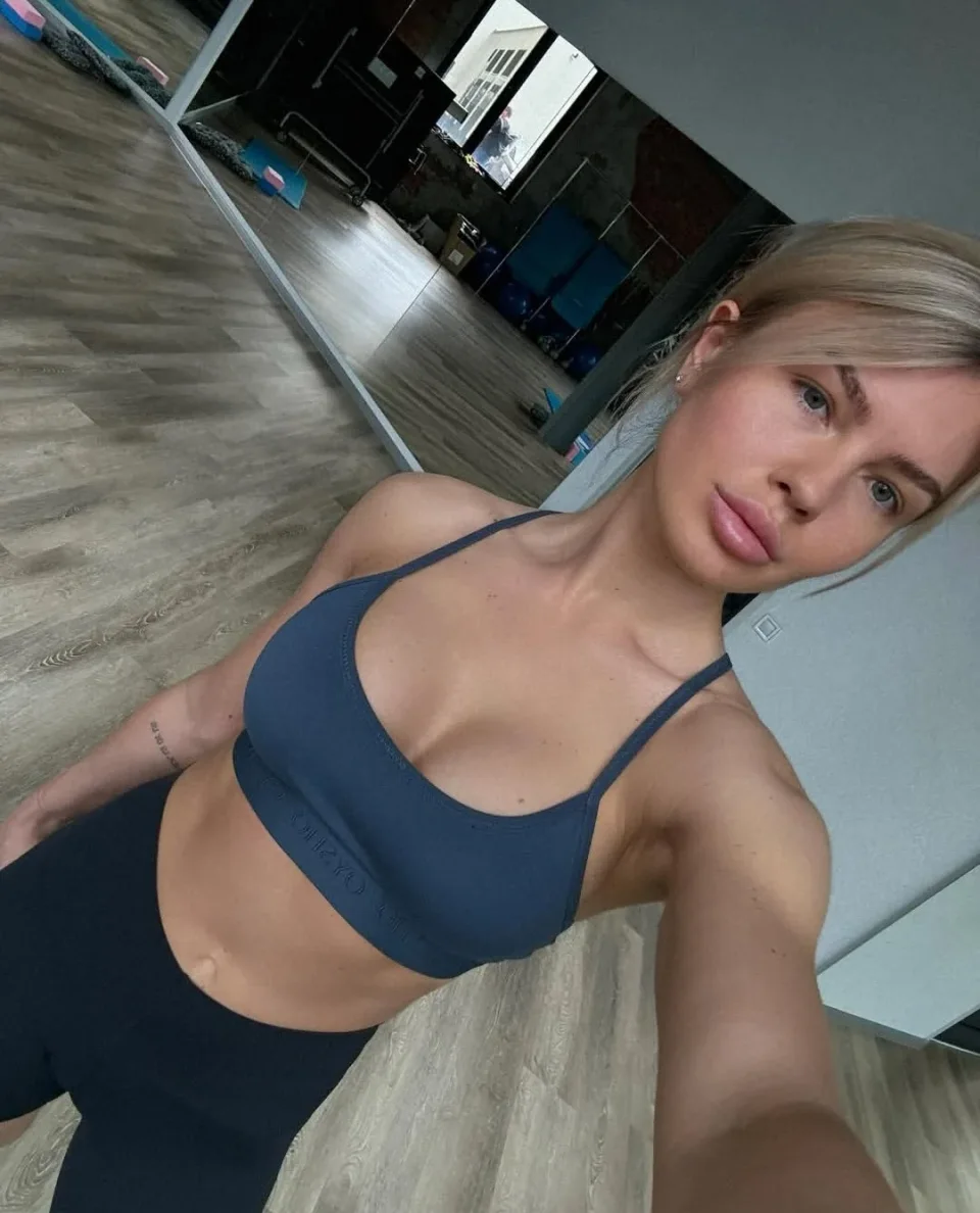 Carley photo 2 in Sharjah: 22 years old, european, slim, blonde hair, 170 cm, 52 kg, C bust