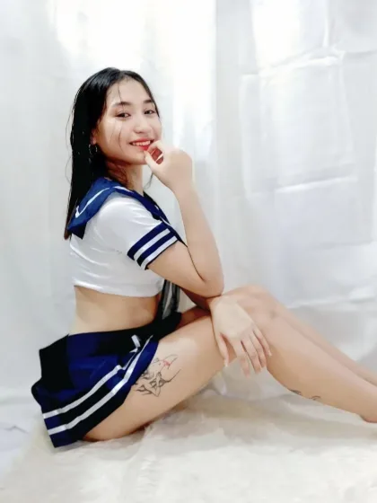 Jazmin photo 1 in Dubai: 19 years old, asian, slim, black hair, 156 cm, 45 kg, B bust