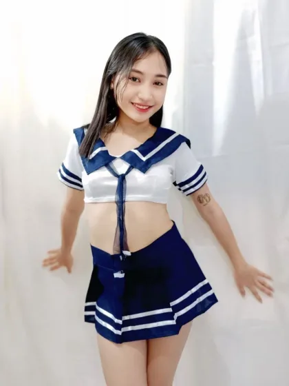 Jazmin photo 2 in Dubai: 19 years old, asian, slim, black hair, 156 cm, 45 kg, B bust