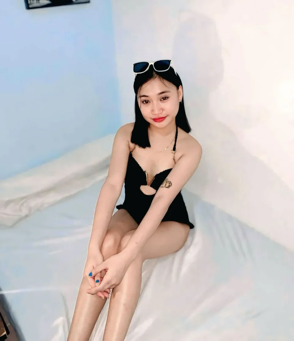Jazmin photo 5 in Dubai: 19 years old, asian, slim, black hair, 156 cm, 45 kg, B bust