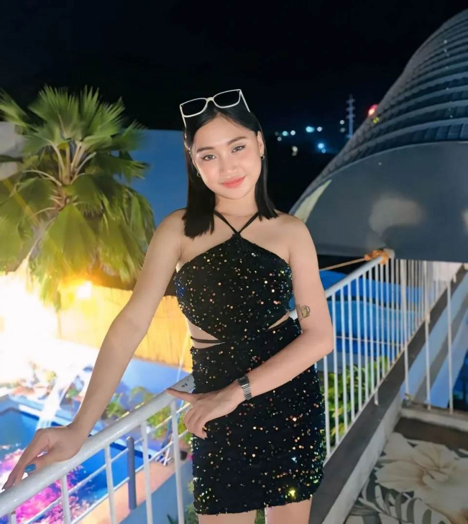 Jazmin photo 6 in Dubai: 19 years old, asian, slim, black hair, 156 cm, 45 kg, B bust