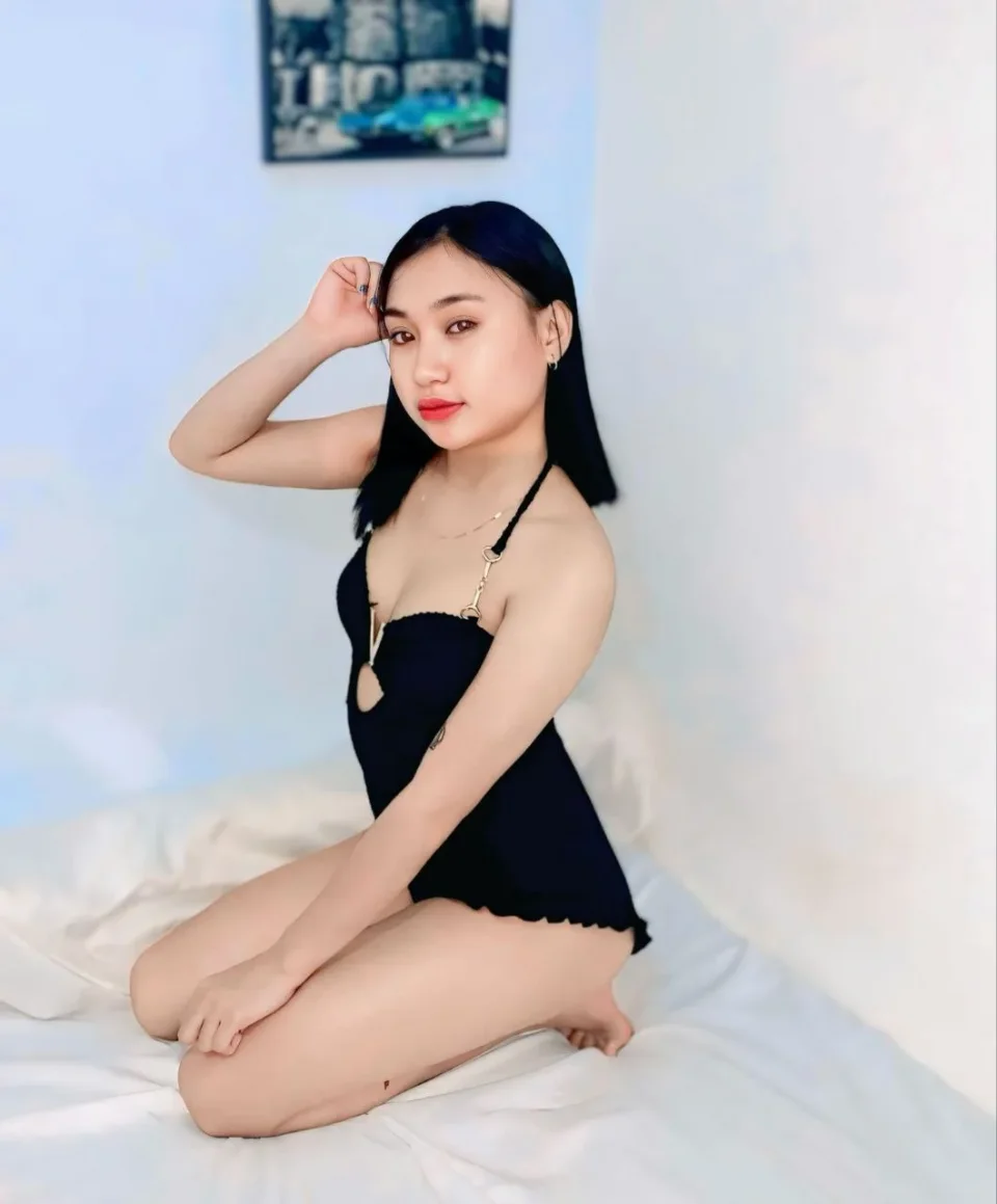 Jazmin photo 7 in Dubai: 19 years old, asian, slim, black hair, 156 cm, 45 kg, B bust