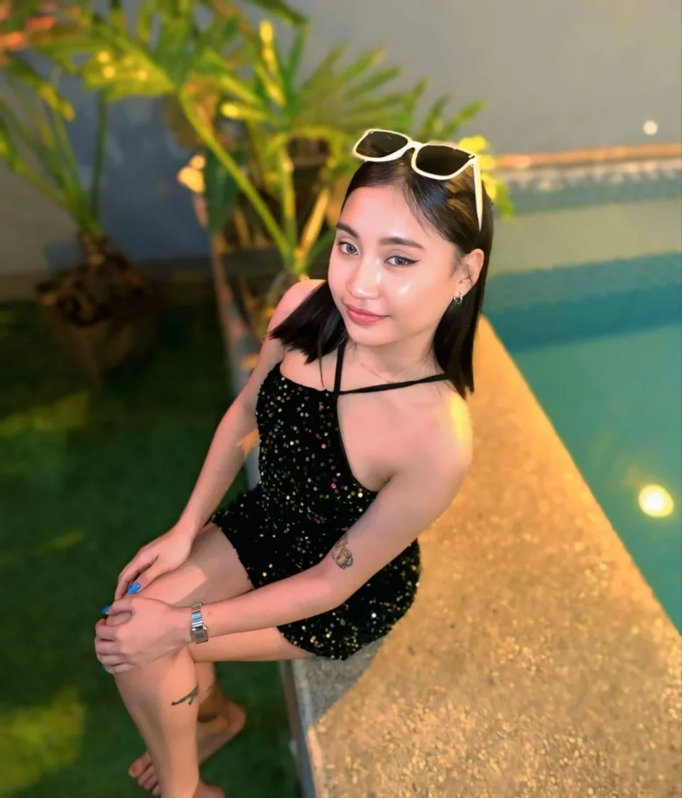 Jazmin photo 8 in Dubai: 19 years old, asian, slim, black hair, 156 cm, 45 kg, B bust