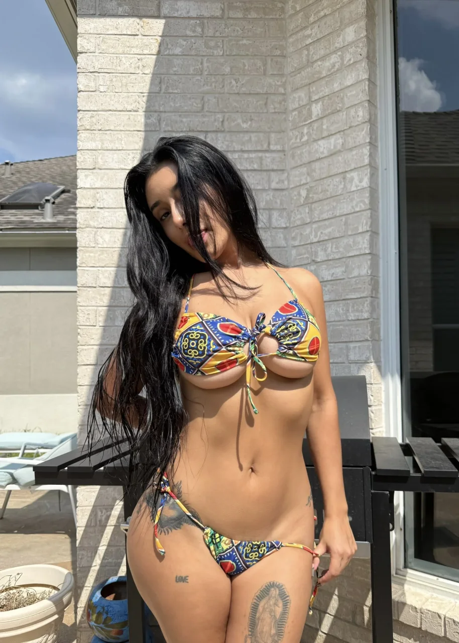 Shanon photo 1 in Ajman: 28 years old, curvy, black hair, 157 cm, 59 kg, B bust