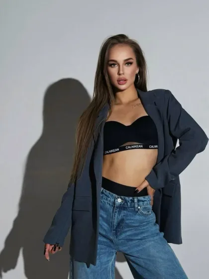 Maude photo 2 in Ras Al Khaimah: 26 years old, slim, brown hair, 172 cm, 51 kg, B bust