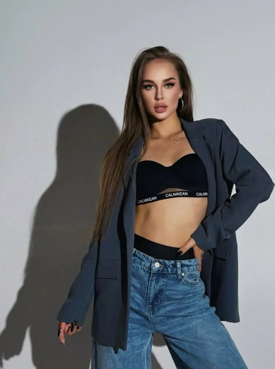 Maude photo 2 in Ras Al Khaimah: 26 years old, slim, brown hair, 172 cm, 51 kg, B bust
