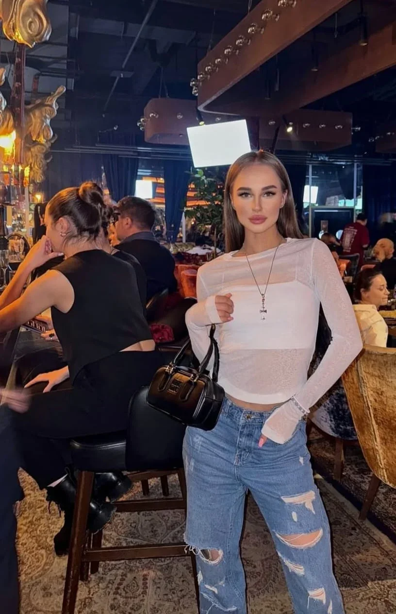 Maude photo 7 in Ras Al Khaimah: 26 years old, slim, brown hair, 172 cm, 51 kg, B bust