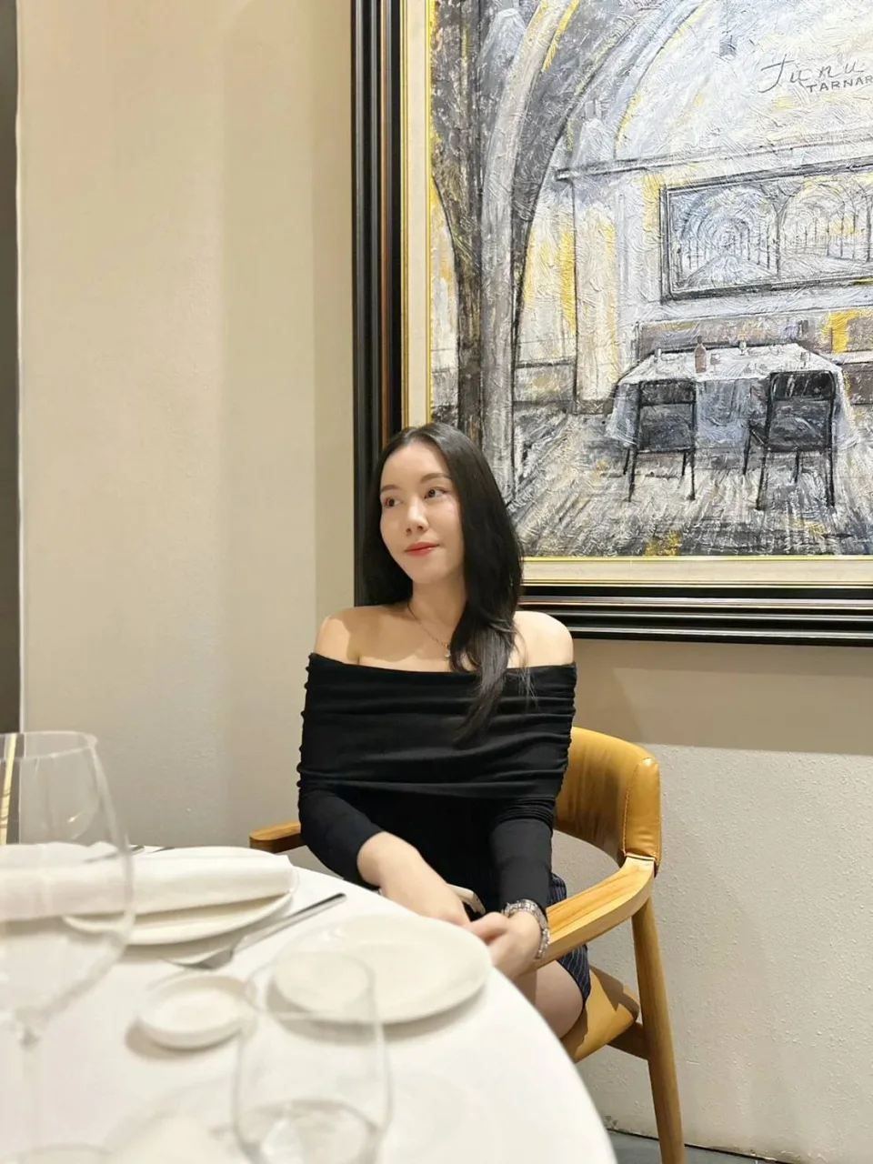 Fiona photo 3 in Dubai: 23 years old, asian, regular, black hair, 158 cm, 53 kg, D bust