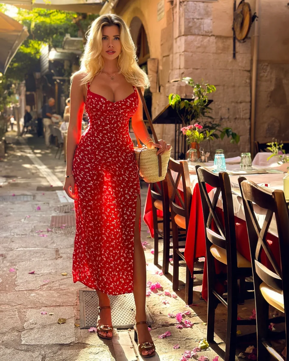 Dora photo 3 in Abu Dhabi: 20 years old, slim, blonde hair, 171 cm, 53 kg, C bust