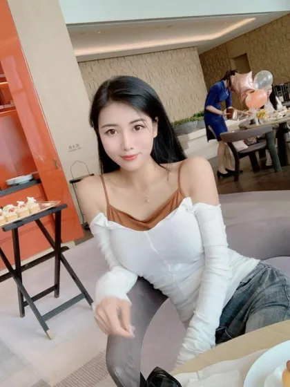 Desiree photo 1 in Dubai: 24 years old, asian, regular, brown hair, 166 cm, 54 kg, C bust