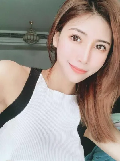 Desiree photo 2 in Dubai: 24 years old, asian, regular, brown hair, 166 cm, 54 kg, C bust