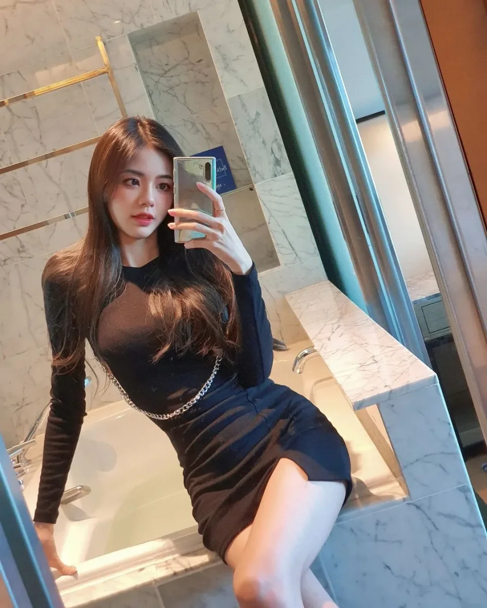 Alyce photo 5 in Abu Dhabi: 28 years old, slim, black hair, 160 cm, 50 kg, C bust