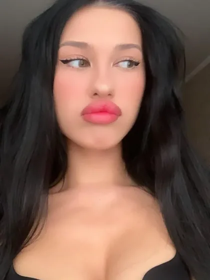Elva photo 2 in Abu Dhabi: 24 years old, arab, regular, black hair, 169 cm, 65 kg, B bust
