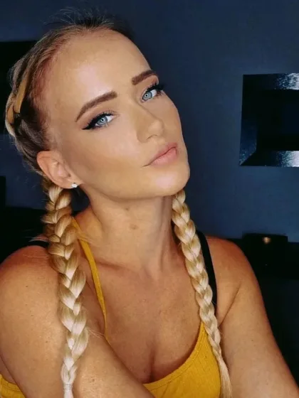 Tess photo 1 in Abu Dhabi: 23 years old, arab, slim, blonde hair, 168 cm, 51 kg, B bust