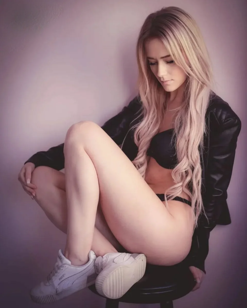 Tess photo 5 in Abu Dhabi: 23 years old, arab, slim, blonde hair, 168 cm, 51 kg, B bust