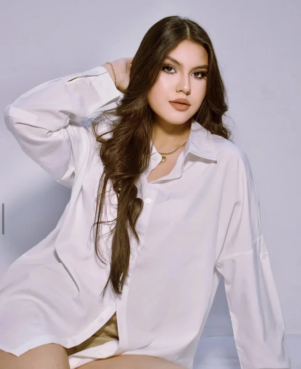 Phoebe photo 4 in Dubai: 21 years old, european, regular, black hair, 175 cm, 59 kg, C bust