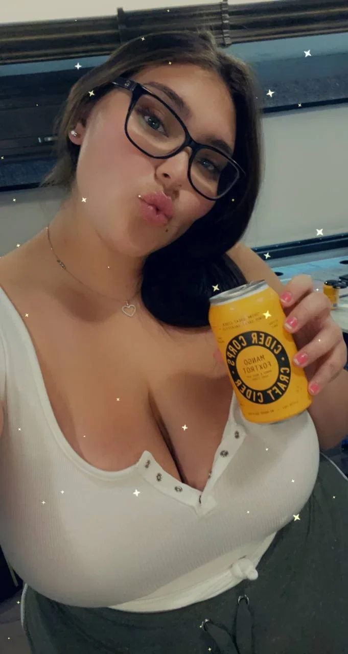 Marian photo 4 in Ajman: 34 years old, european, curvy, brown hair, 175 cm, 190 kg, C bust