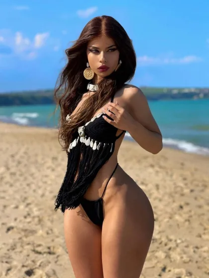 Shannon photo 3 in Al Ain: 25 years old, arab, curvy, black hair, 173 cm, 40 kg, B bust