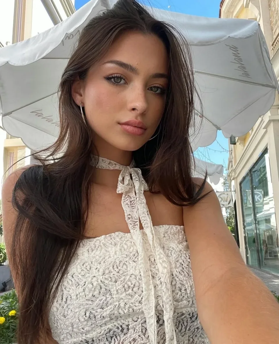 Keara photo 1 in Dubai: 20 years old, european, slim, black hair, 168 cm, 53 kg, B bust