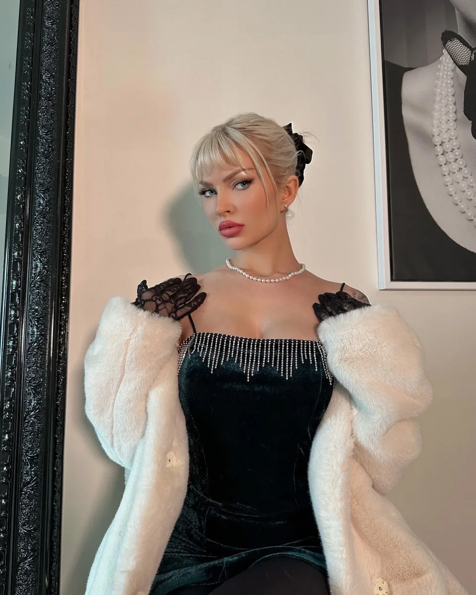 Kaia photo 1 in Oasis Liwa: 26 years old, regular, blonde hair, 169 cm, 68 kg, B bust