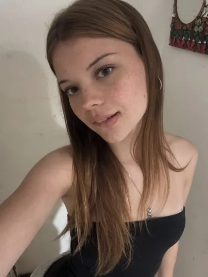 Noemie photo 3 in Dubai: 21 years old, european, slim, brown hair, 169 cm, 54 kg, B bust