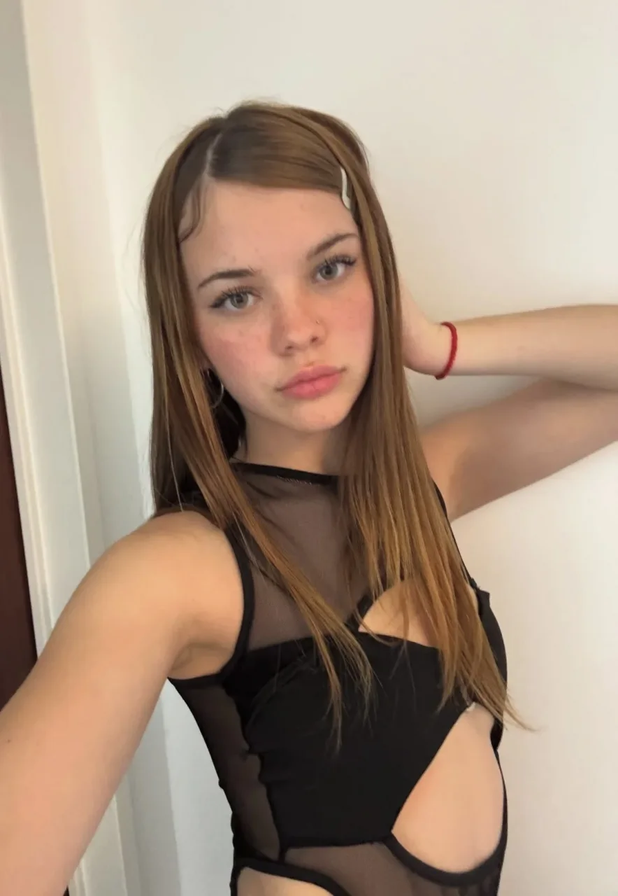 Noemie photo 4 in Dubai: 21 years old, european, slim, brown hair, 169 cm, 54 kg, B bust