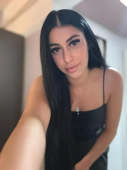 Wendy photo 1 in Al Ain: 26 years old, slim, brown hair, 172 cm, 60 kg, C bust